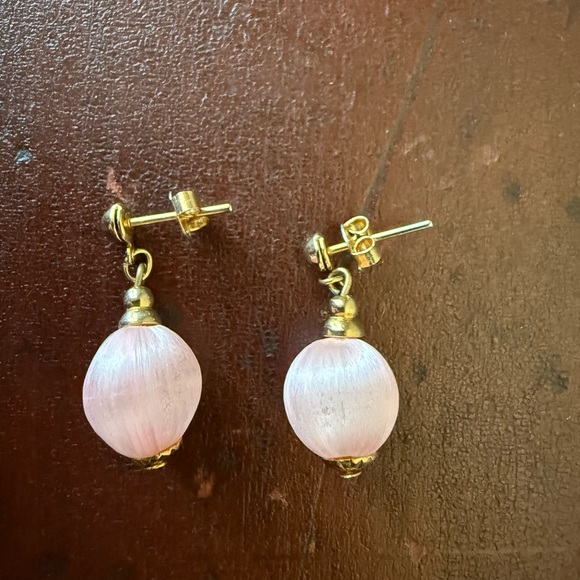 Lisner Jewelry Jewelry - Vintage Elegant Pink Silk and Gold Drop Earrings